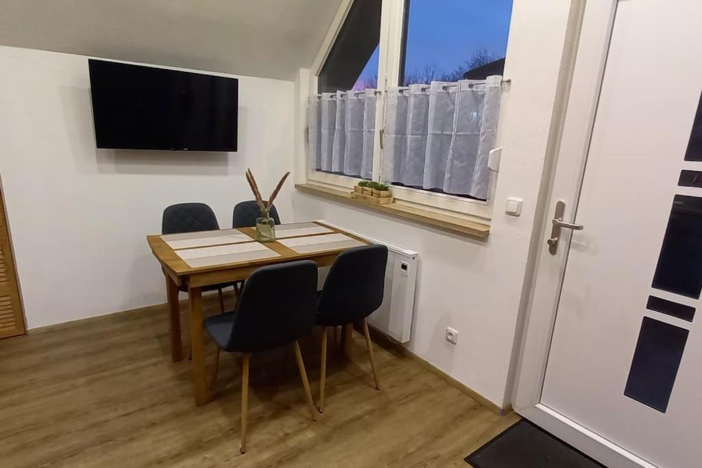 Kleine, Gemuetliche Dachgeschosswohnung Laudenbach  Zewnętrze zdjęcie